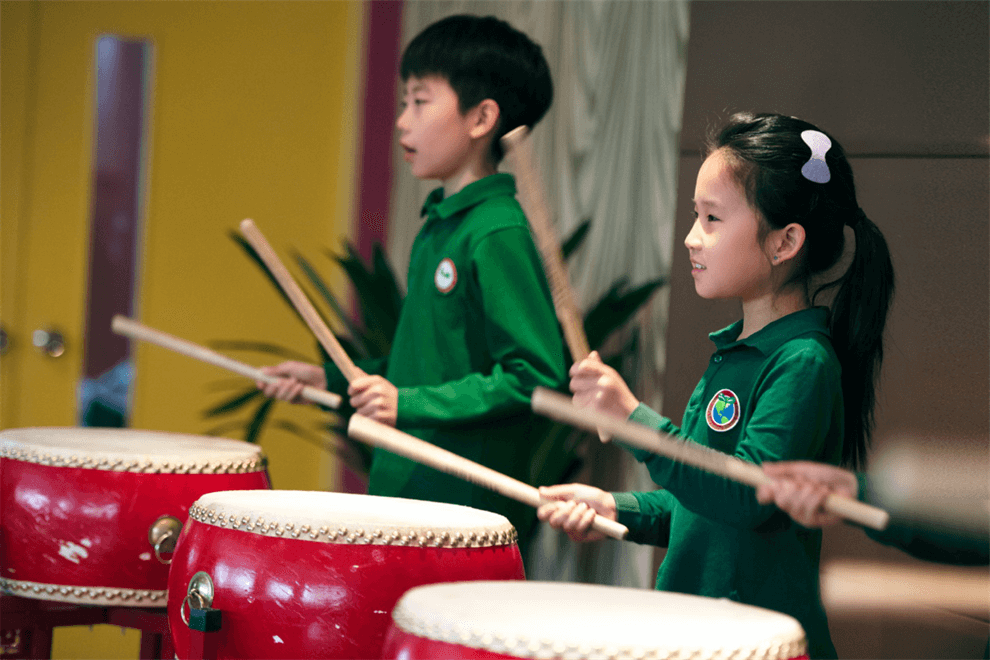 青苗国际双语学校学生上艺术课图集01