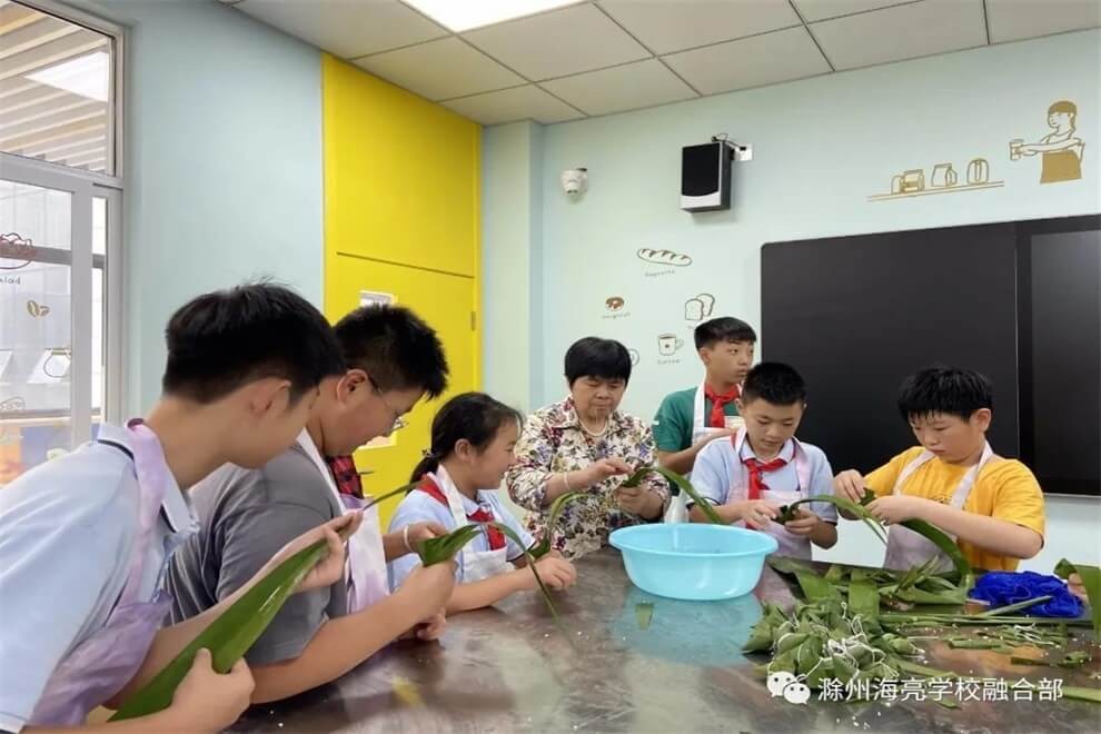 滁州海亮学校融合部端午包粽子活动图集01