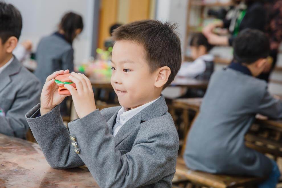 青苗国际双语学校学生上文化课图集01