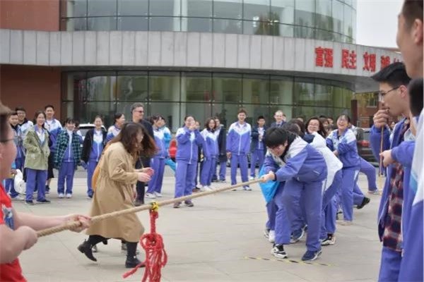 东北师范大学附属中学IB国际课程实验班拔河比赛图集01